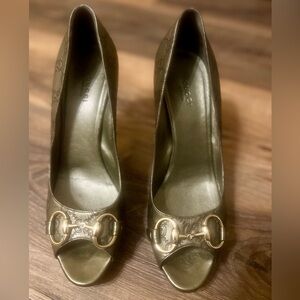 Gucci Women's Metallic Silver Heels with Gold Horsebit Accents